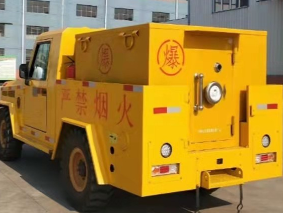 荥经凯龙爆破器材运输车：保障爆破任务的安全运行